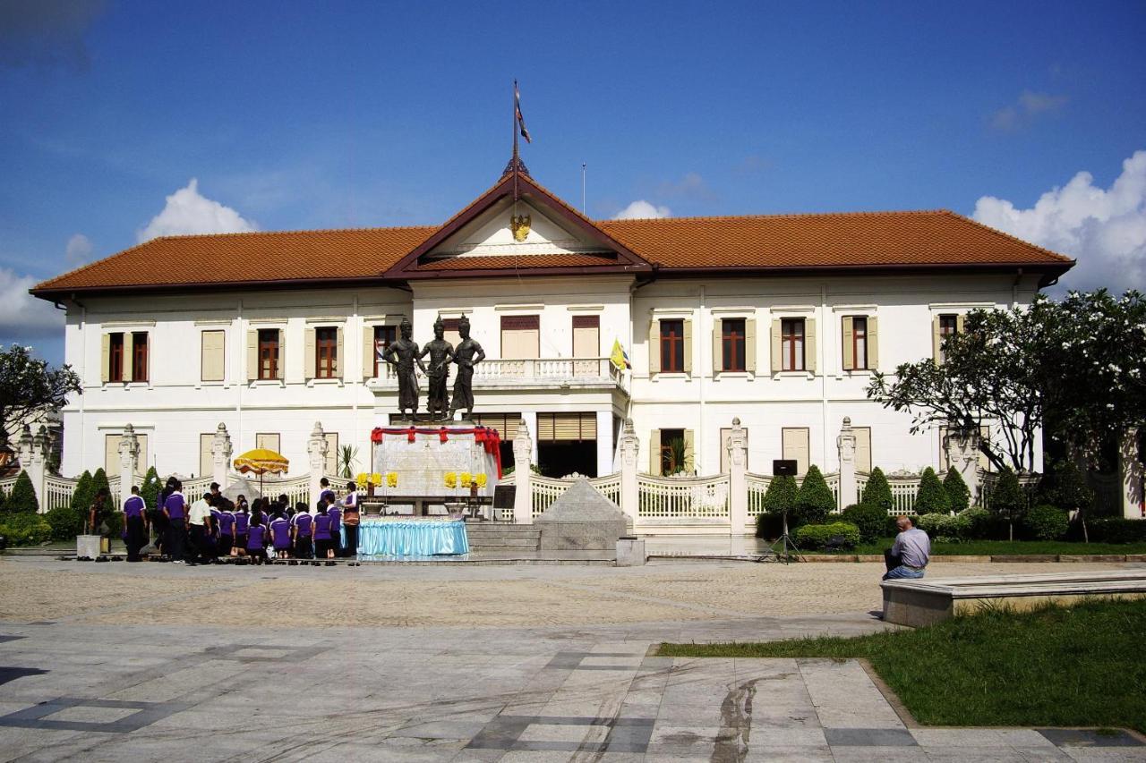 Oyo 677 Le Loftel Hostel Chiang Mai Buitenkant foto